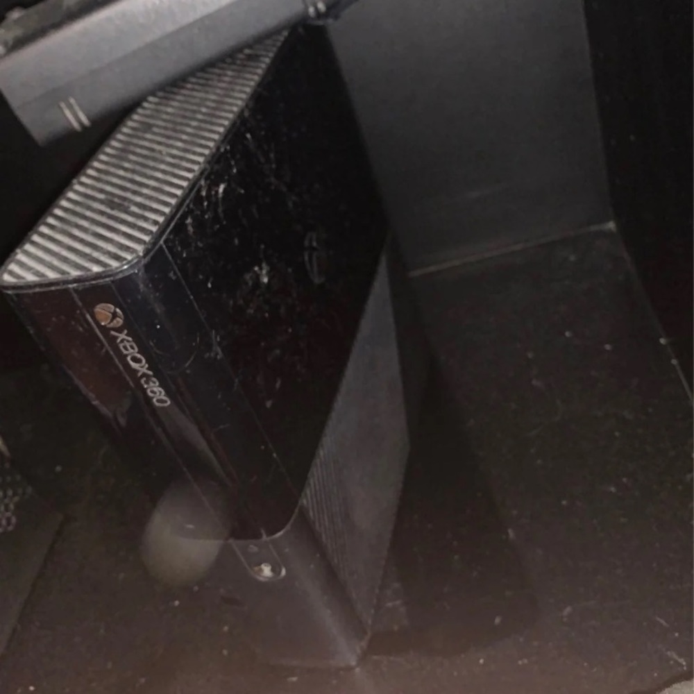 Xbox 360 - Picture 2 of 8
